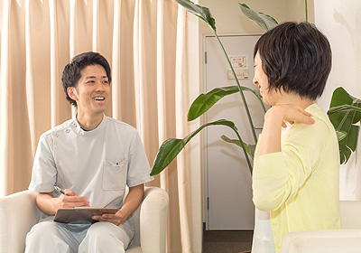 受付対応とカルテ記入
